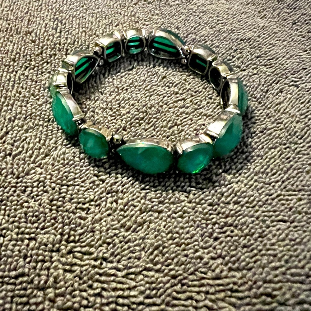 Vera Wang Women’s Jade colored Jeweled Stretch Bracelet